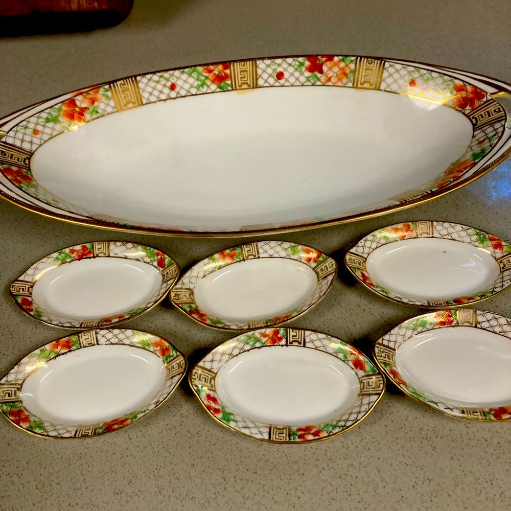 Beautiful Nippon tray with 6 sauce bowls